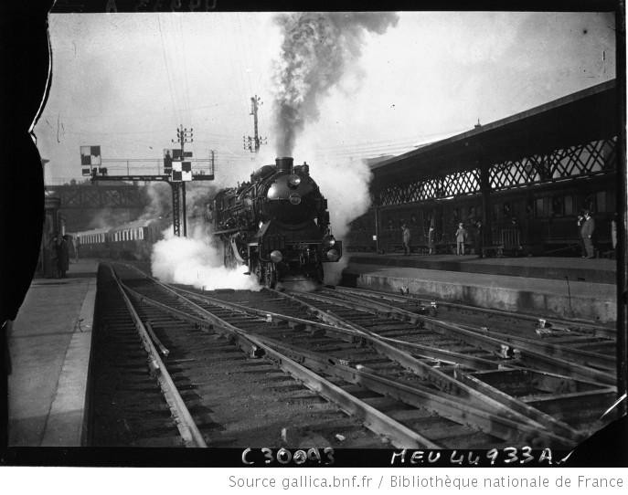 black-and-white 1927 train photo
