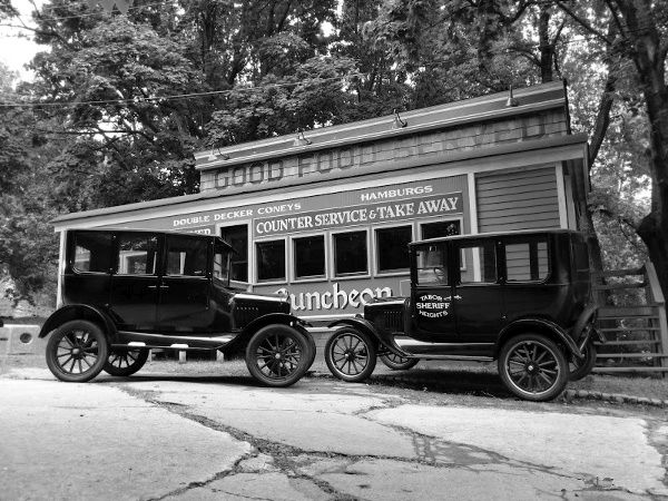 Diner and cars, 1921