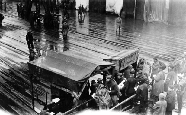 Soldiers_heading_home_on_Siboney