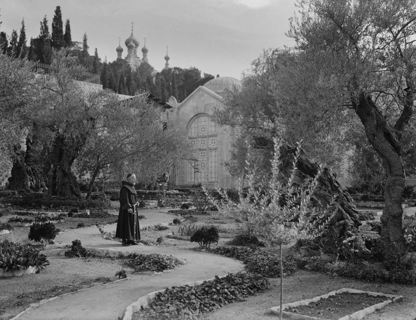 Gethsemane_monk_in_garden